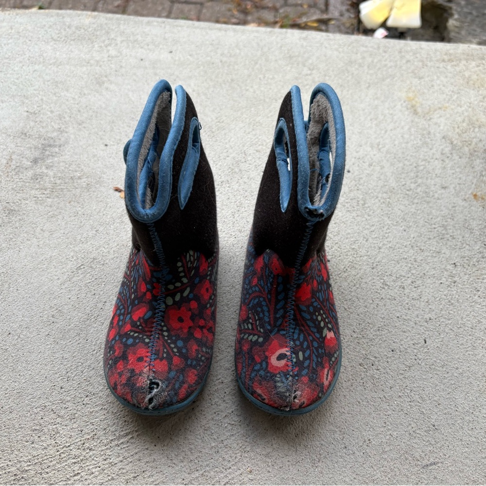 Bogs Kids Floral Red and Black Boots